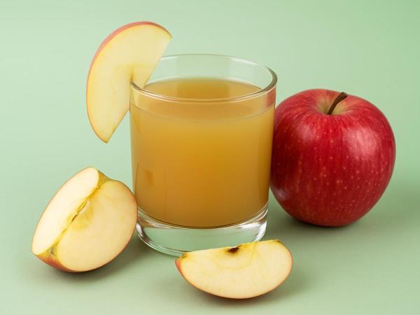 >Karotte, Apfel, Zitrone und ein Löffel Meerrettich: Der Hausmacher-Saft, den Ernährungsexperten mit einer natürlichen Vitaminbombe vergleichen